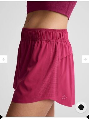 Beyond Yoga Soulmate 2.5” Shorts in Sangria